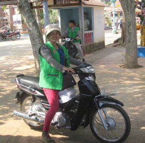 Image of scooter taxi driver 